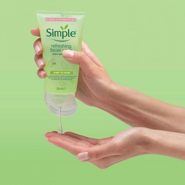 Sữa rửa mặt Simple cho mọi loại da kể cả da nhạy cảm